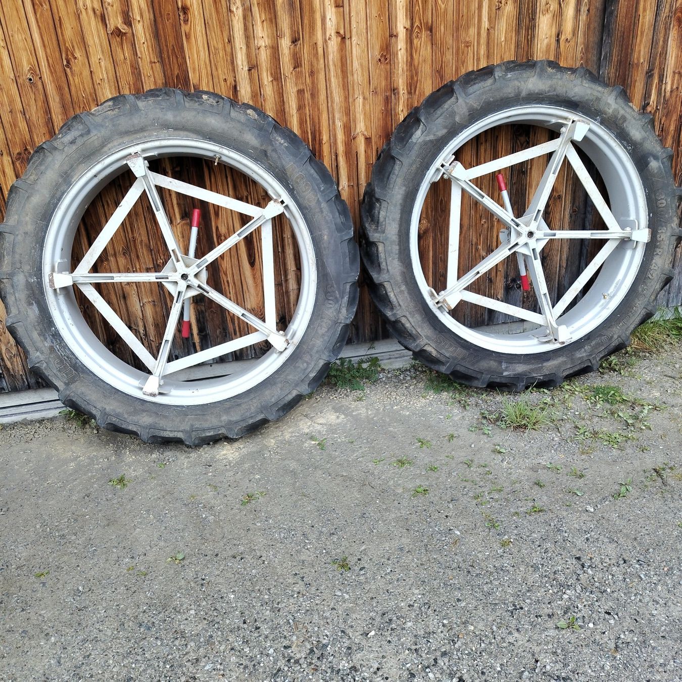 Pneumatici & Ruote complete: Doppelrad 300/85 R42 – Usato da Herisau venduto da kobiza