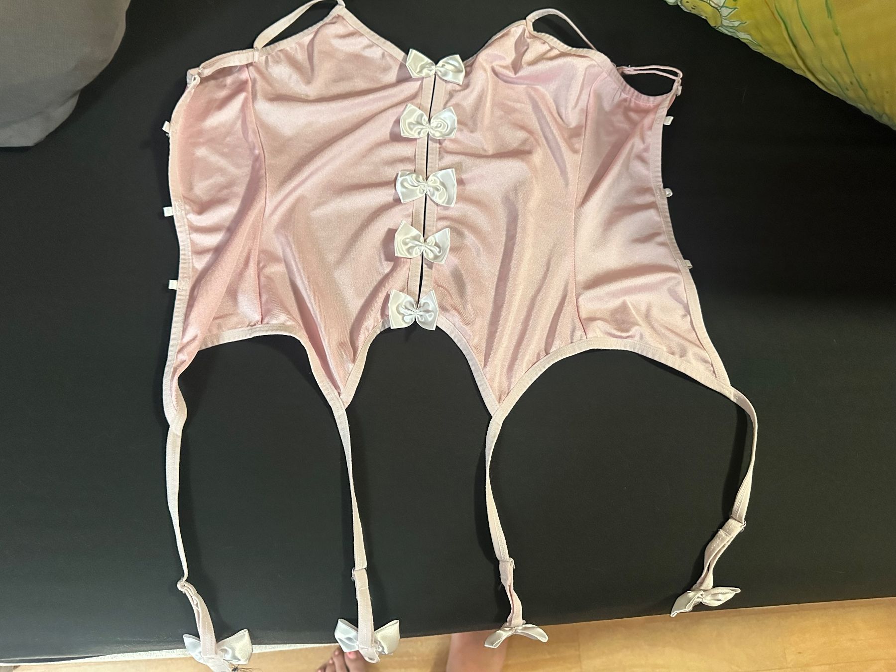 Autres dessous: Body mit Strapsenhaltern pink Grösse S/M Obsessive – D'occasion à Schaan par Hermine2018