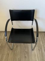 Bel ensemble de 6 fauteuils / chaises, de couleur noire