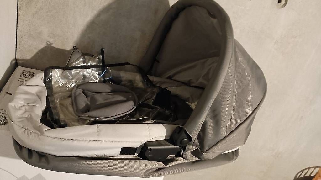 Poussette: A donner, poussette, siège auto, sac a dos, etc – D'occasion à Porsel par mat_dch9 4