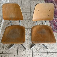 2 Stühle Holz mit Metallgestell gebrauchter Zustand