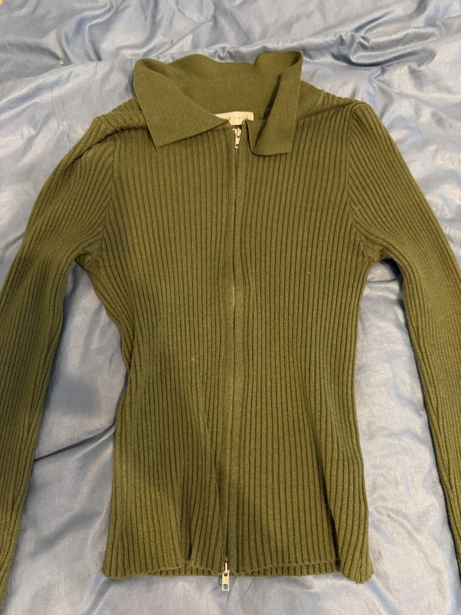 Lots de vêtements: Nucci Pullover mit Hose Olivgrün Grösse s – Neuf (Voir description) à Luzern par Lorena.haj