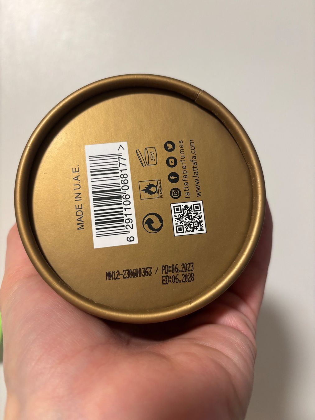 Lattafa Profumi & Eau de Toilette: Lattafa Oud Mood Elixir EDP100ml. Unisex Nur einmal getestet – Nuovo (secondo la descrizione) da Zürich venduto da deruja 1