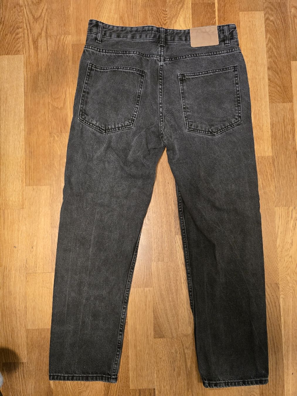 Levi's Lotti di vestiti: Lot de 3 jeans Levi's et Pull & Bear  – Usato da Perroy venduto da gui_6kwf 5