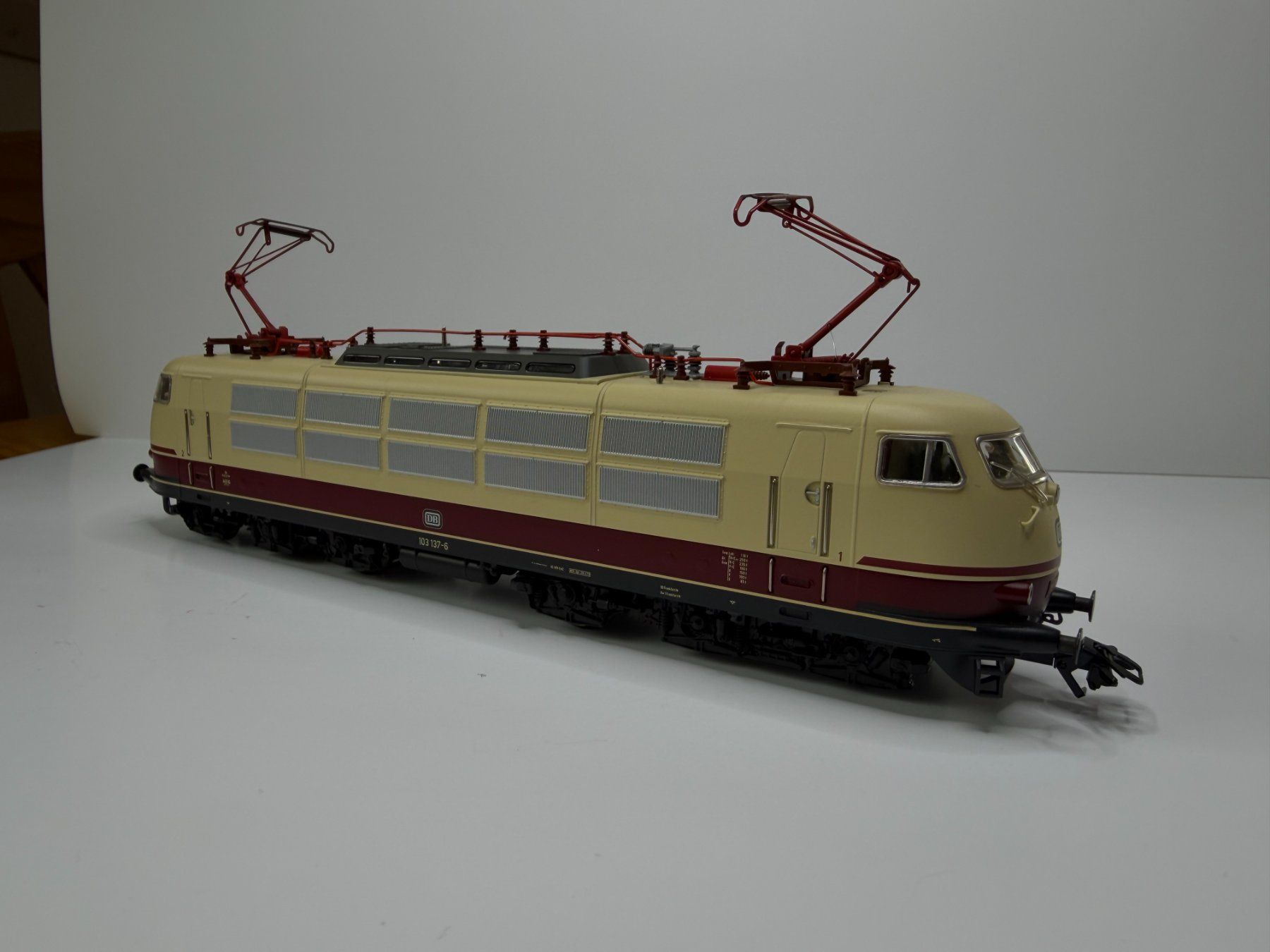 Märklin Modellini di ferrovie: Märklin 39579 BR 103 TEE – Usato da Aeschi SO venduto da Leuger