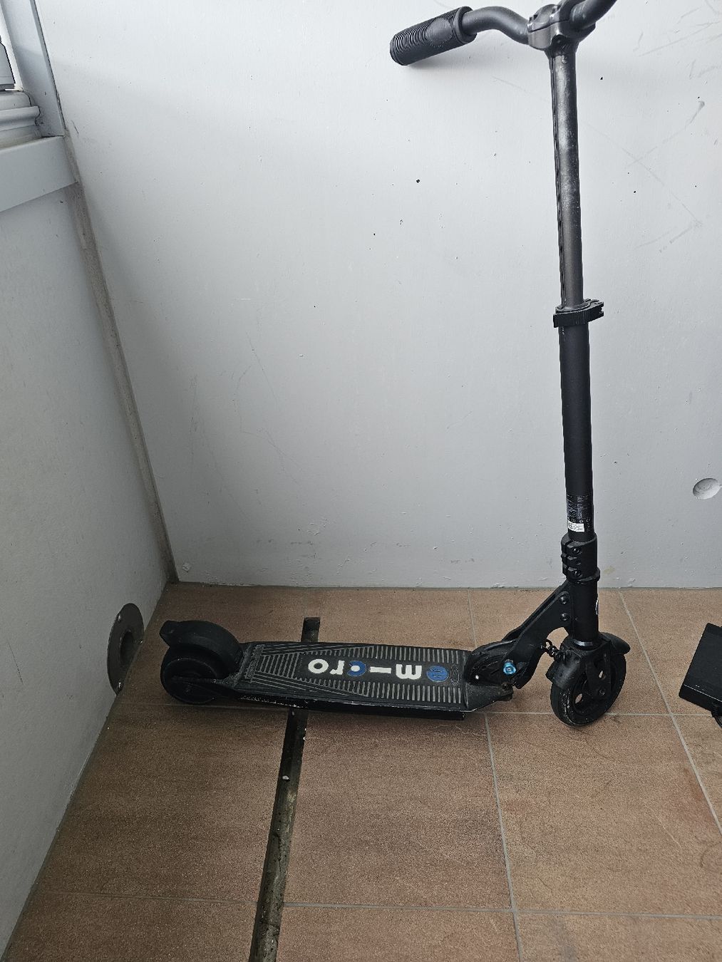 Scooters: Micro E-Scooter Black. Used. – Gebraucht aus Zug von Andkur1971