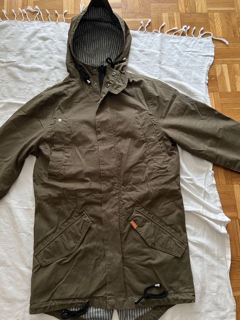 Cappotti: Parka mit div Taschen. Neu Grösse S – Nuovo e nell'imballaggio originale da Thun venduto da ersteigern 1