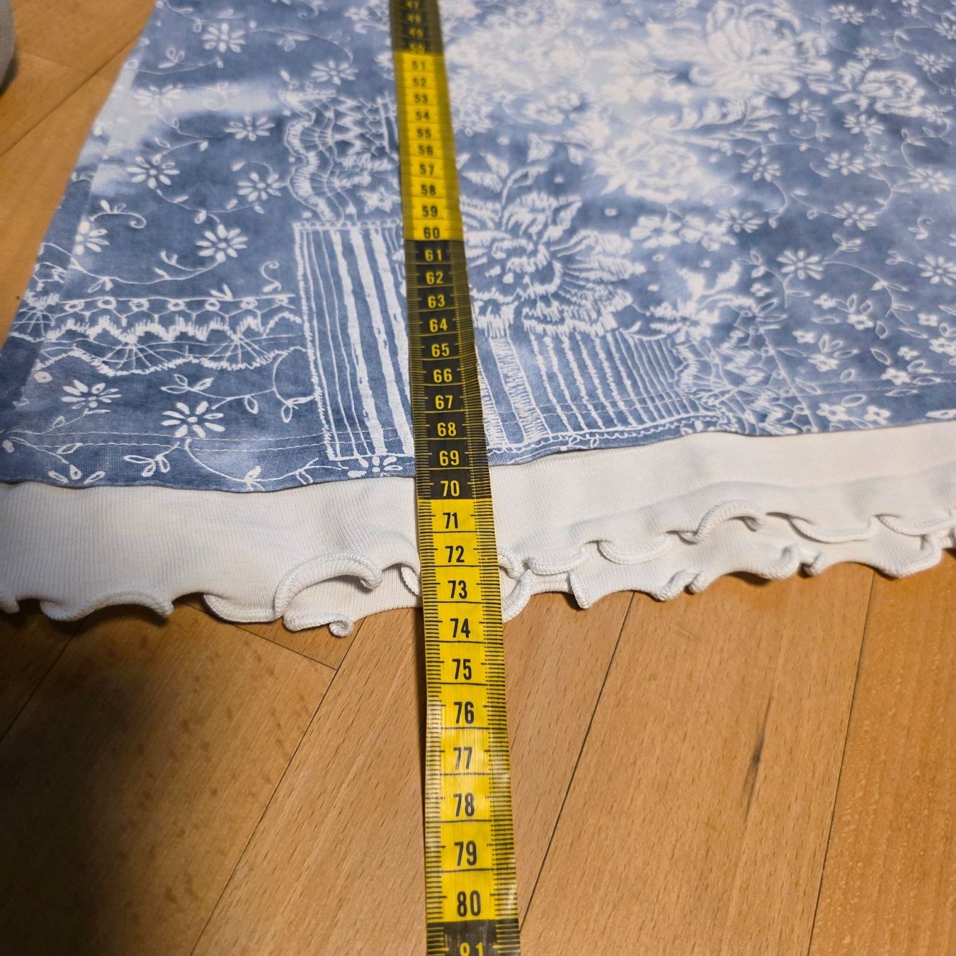 Tops: Längeres Top Gr. M Hellblau Print – Gebraucht aus Wald ZH von CapLux 4