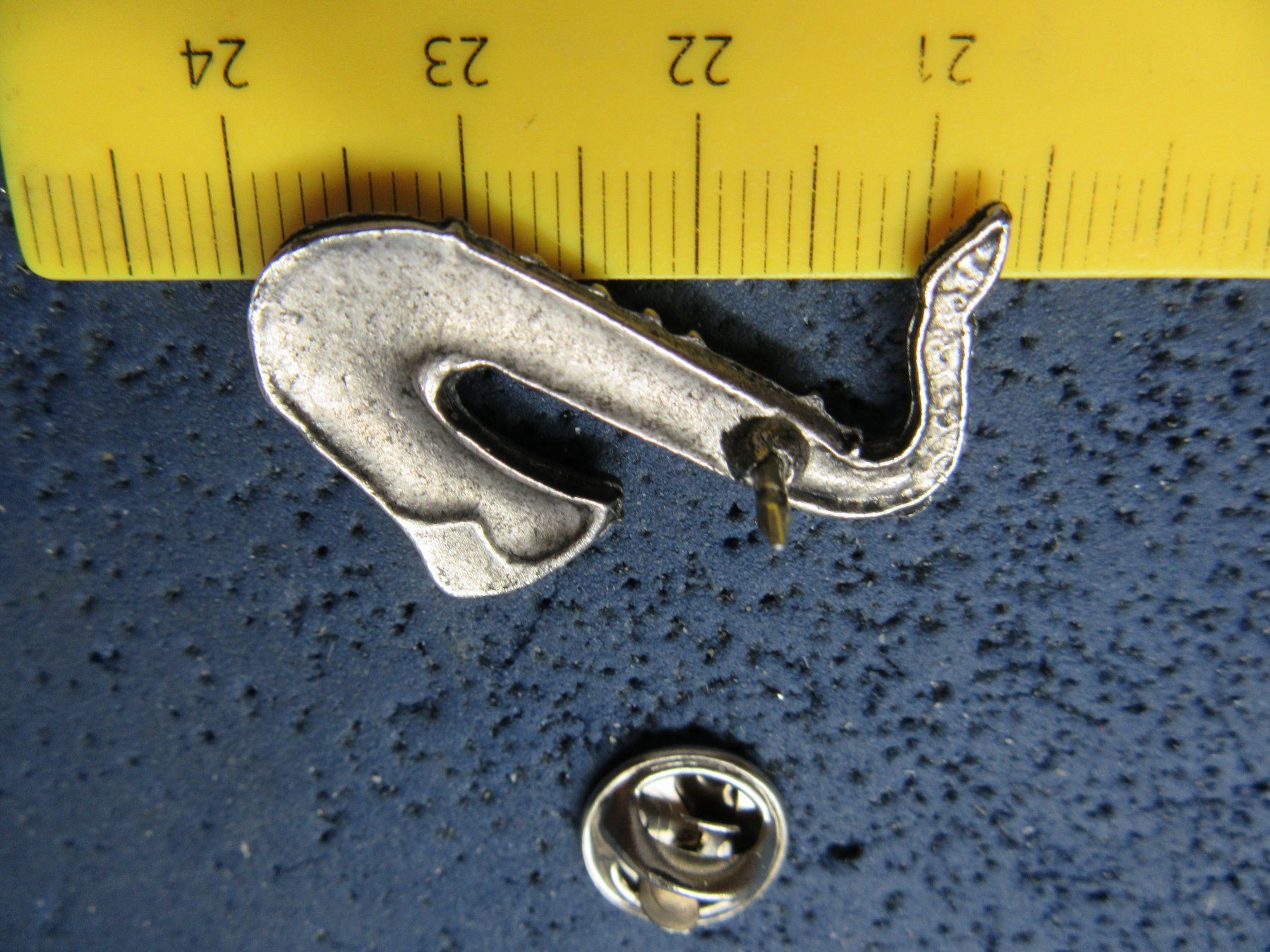 Swiss Plaketten & Abzeichen: SAXOPHON MUSIC PIN SILBRIG – Gebraucht aus Ettingen von Hausi4711 1