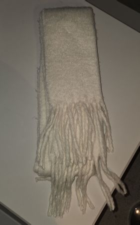 Flauschiger Winter Schal in Weiss
