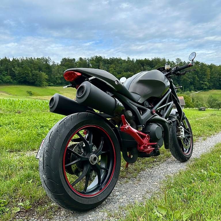 Ducati Strada: DUCATI MONSTER 1100 S – Usato da Uetikon am See venduto da StudioVintage 1