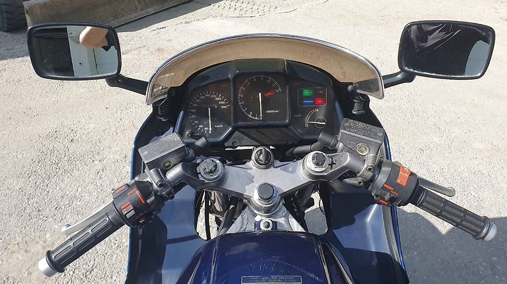 Strada: Honda VFR750 F, RC24 – Usato da Domat Ems venduto da Releib70 2