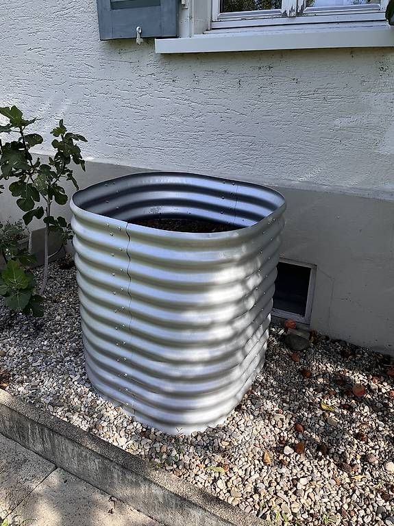 Blumentöpfe: Stabiles verzinktes Hochbeet – Gebraucht aus Güttingen von sab_vg9p
