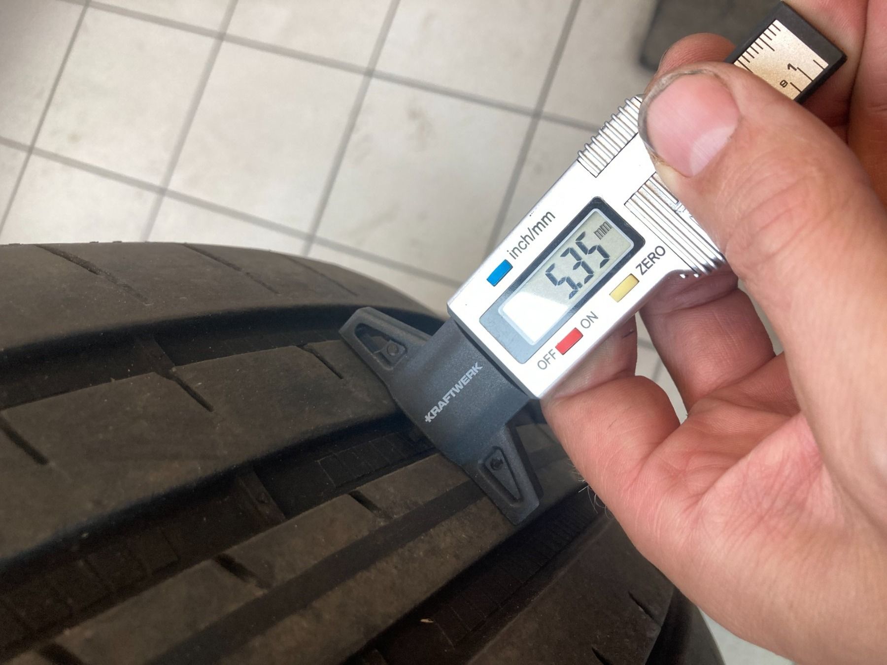 Goodyear Pneus & Kompletträder: 225/45R19 Sommerpneus Good Year – Gebraucht aus Cham von WB2223 6