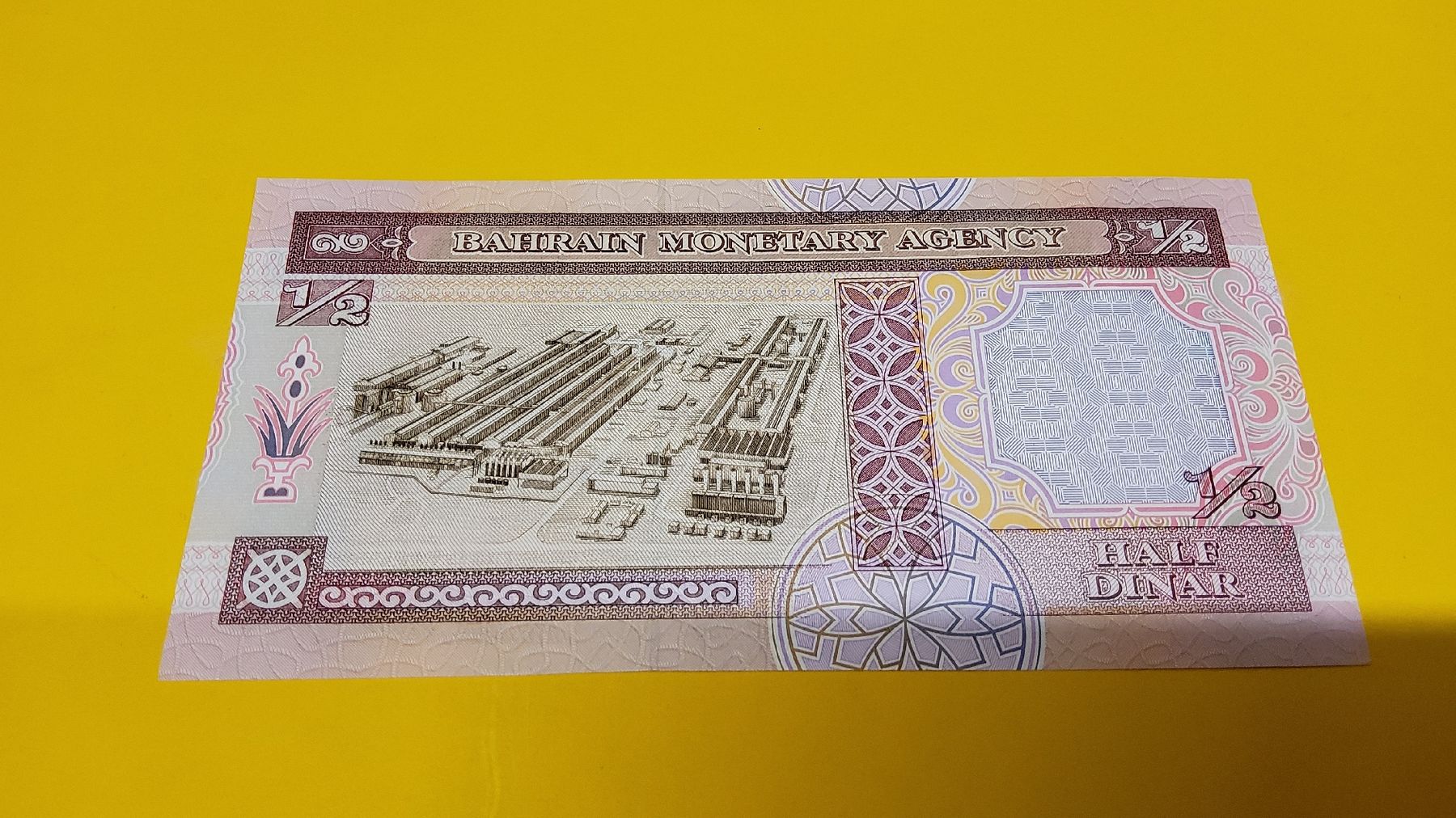 Banconote: Bahrain - Halber Dinar - Seltene Banknote – Nuovo e nell'imballaggio originale da Herisau venduto da Nluanalucas 1
