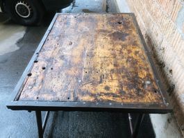 Antiker Tisch mit extra viel Patina,  Industrial Design