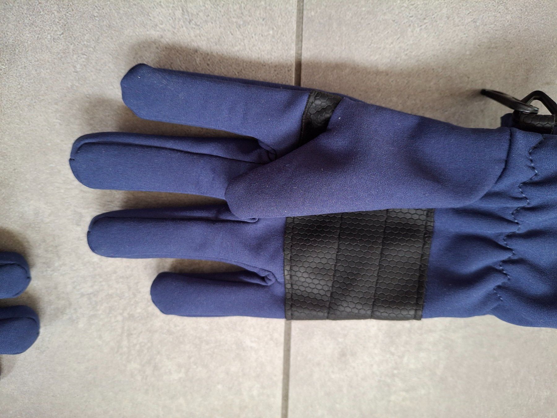 Guanti & manicotti: Handschuhe von Pusblu grösse 4 – Usato da Wiesendangen venduto da troawus 1