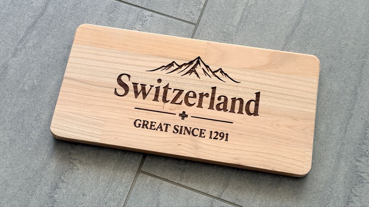 Elettrodomestici da cucina: Holzbrett Switzerland Great Since 1291 – Nuovo e nell'imballaggio originale da Fischbach-Göslikon venduto da Chipperfield01