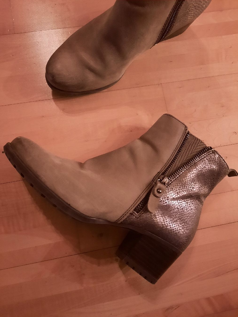 Tamaris Damenschuhe: Stiefeletten beige 37 – Gebraucht aus Rüti ZH von 11120 1