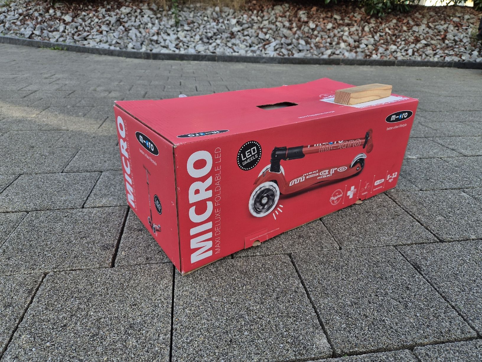 Micro Kickboard: Trottinett "Maxi Micro Deluxe Foldable LED Red" gebraucht – Usato da Oberentfelden venduto da Jigibau 6