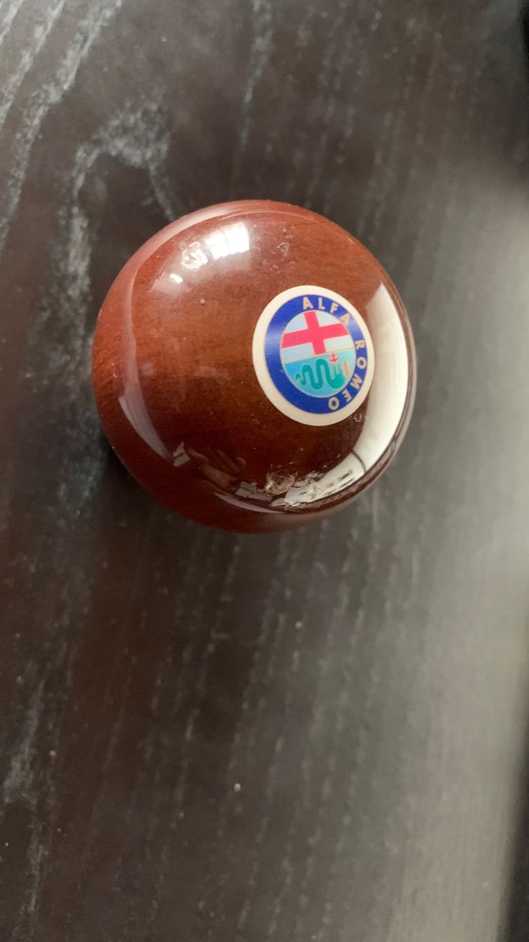 Alfa Romeo Tutti pezzi di ricambio auto: Alfa Romeo Schaltknauf – Usato da Frutigen venduto da Gehrihorn