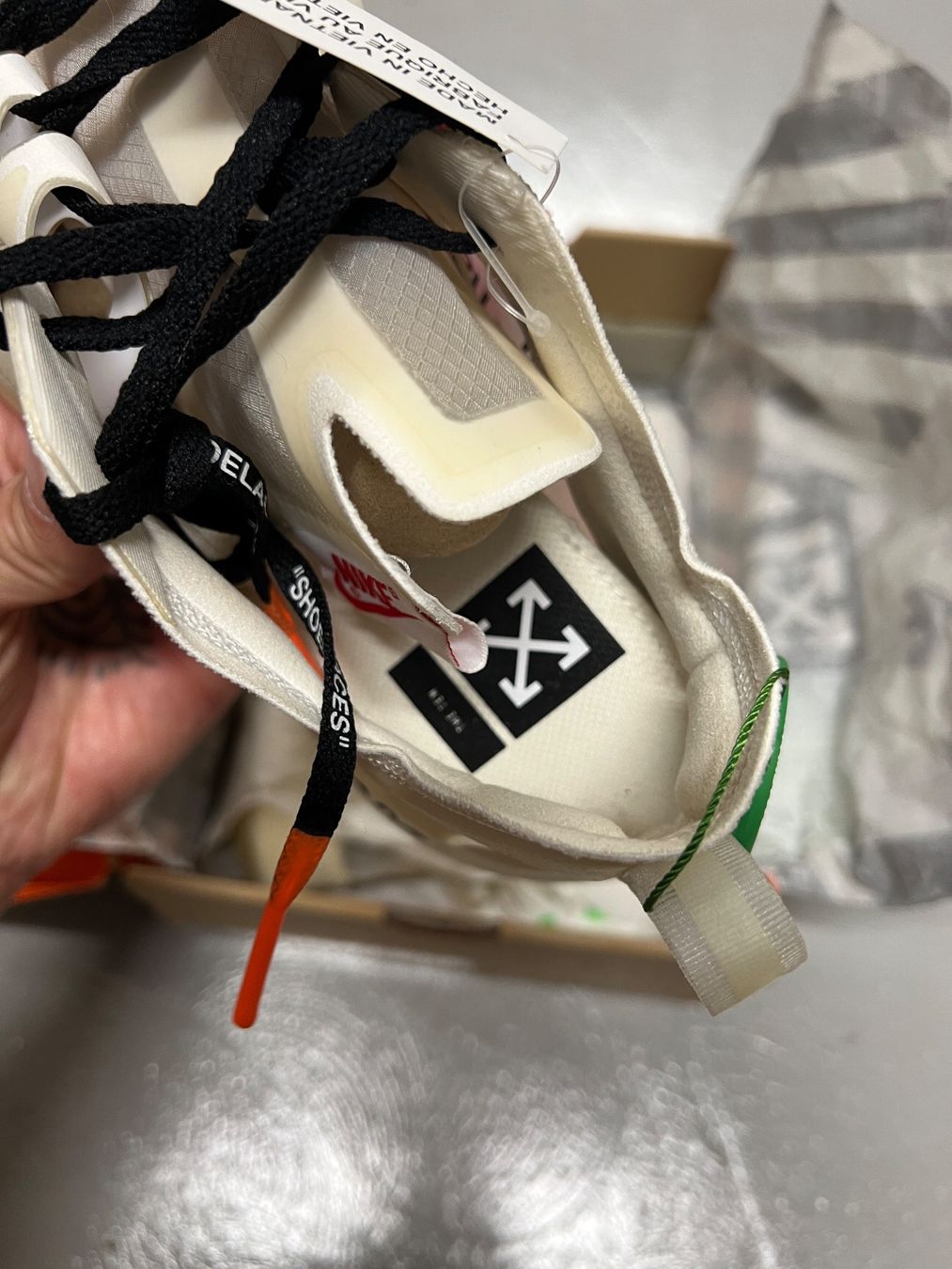 Nike Scarpe da uomo: Nike Zoom Fly Off-White - EU 45.5 – Nuovo e nell'imballaggio originale da Bern venduto da ElevenFive 7
