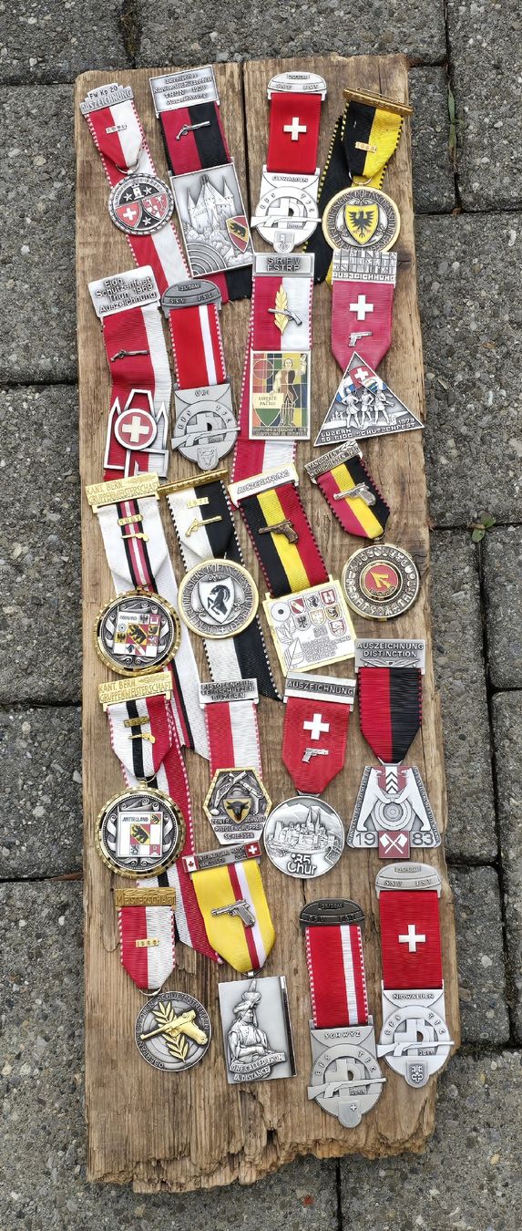 Medaglie: 20 Stk Schützenmedallien – Usato da Walkringen venduto da Vanuca