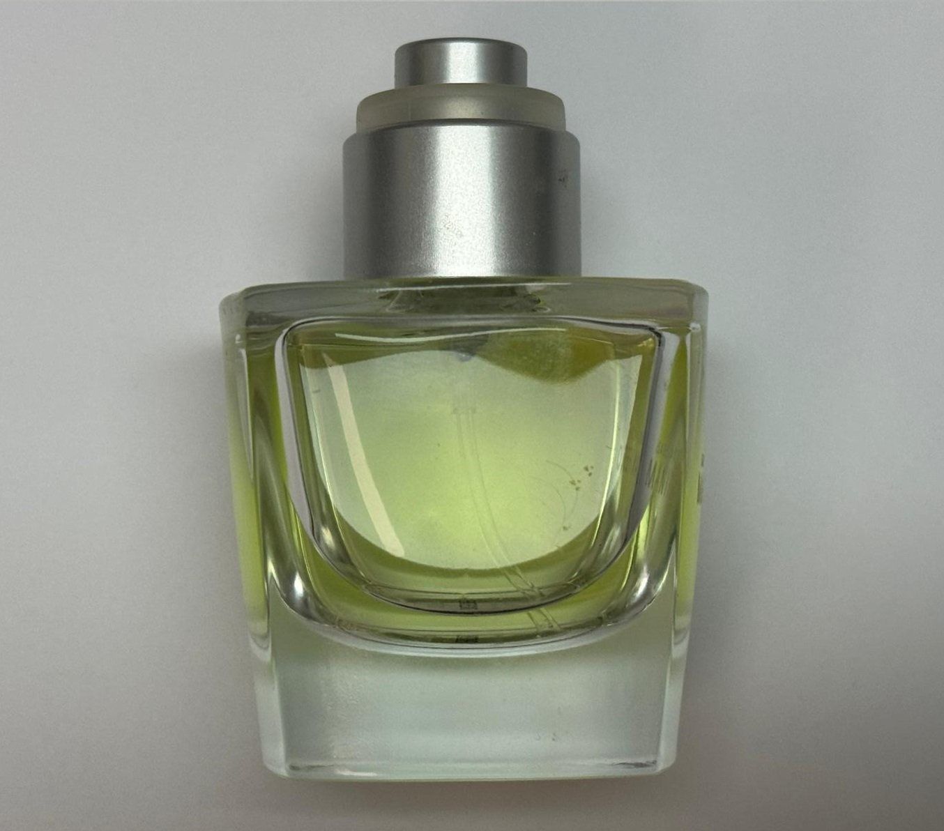 Profumi & Eau de Toilette: Eau de Toilette / Parfum Manifesto – Usato da Humlikon venduto da GX30 4