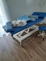 Behandlungsliege Prolix mit Hocker und Zubehör blau