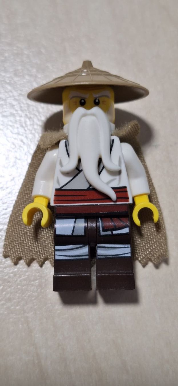 Lego Statuette: Lego Ninjago Wu Fuzzy Cape – Usato da Egnach venduto da sea_2zvc
