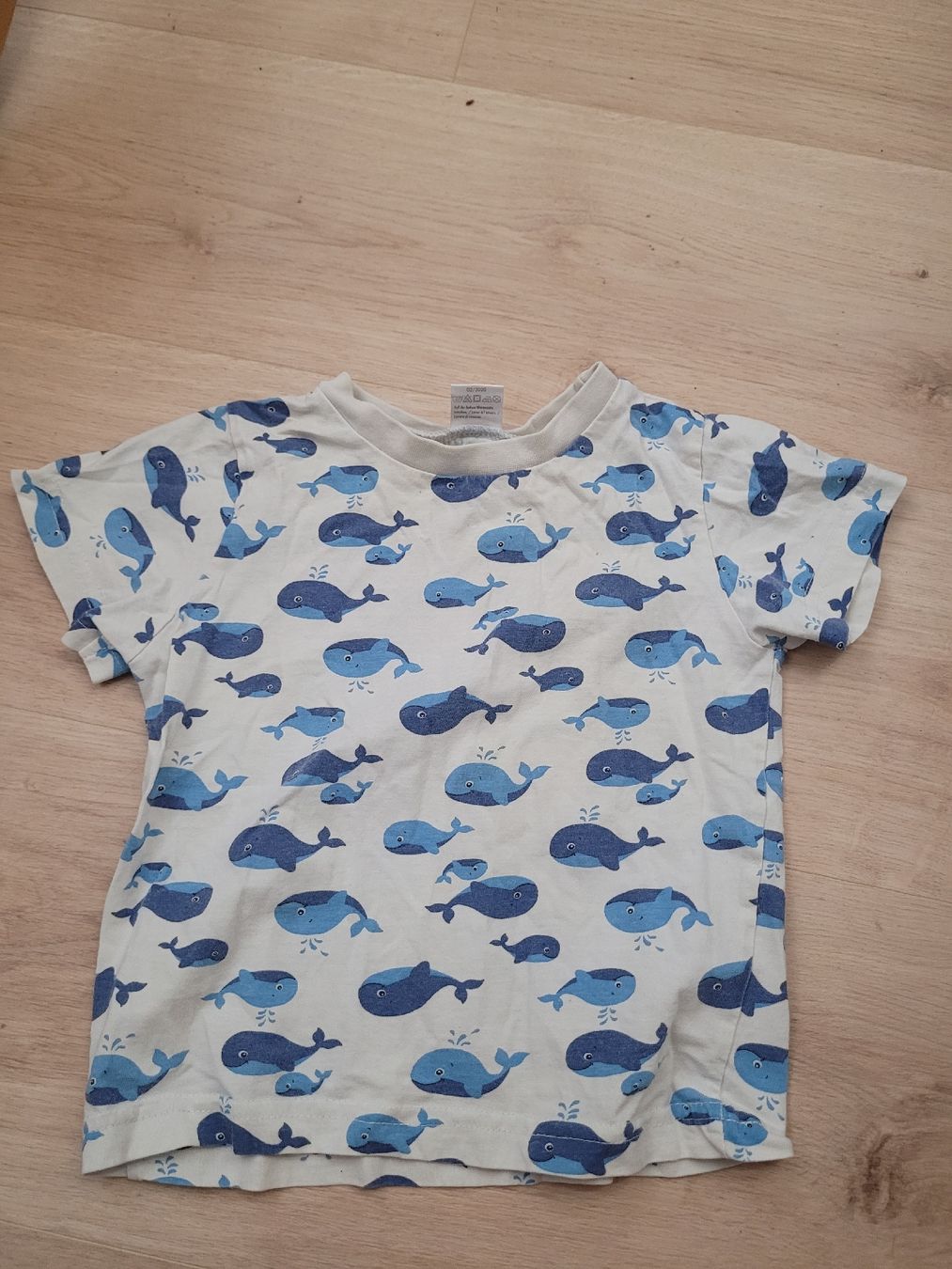 Hemden, T-Shirts & Polos: t-shirt Gr. 98/104 – Gebraucht aus Lupsingen von sta_wgg5