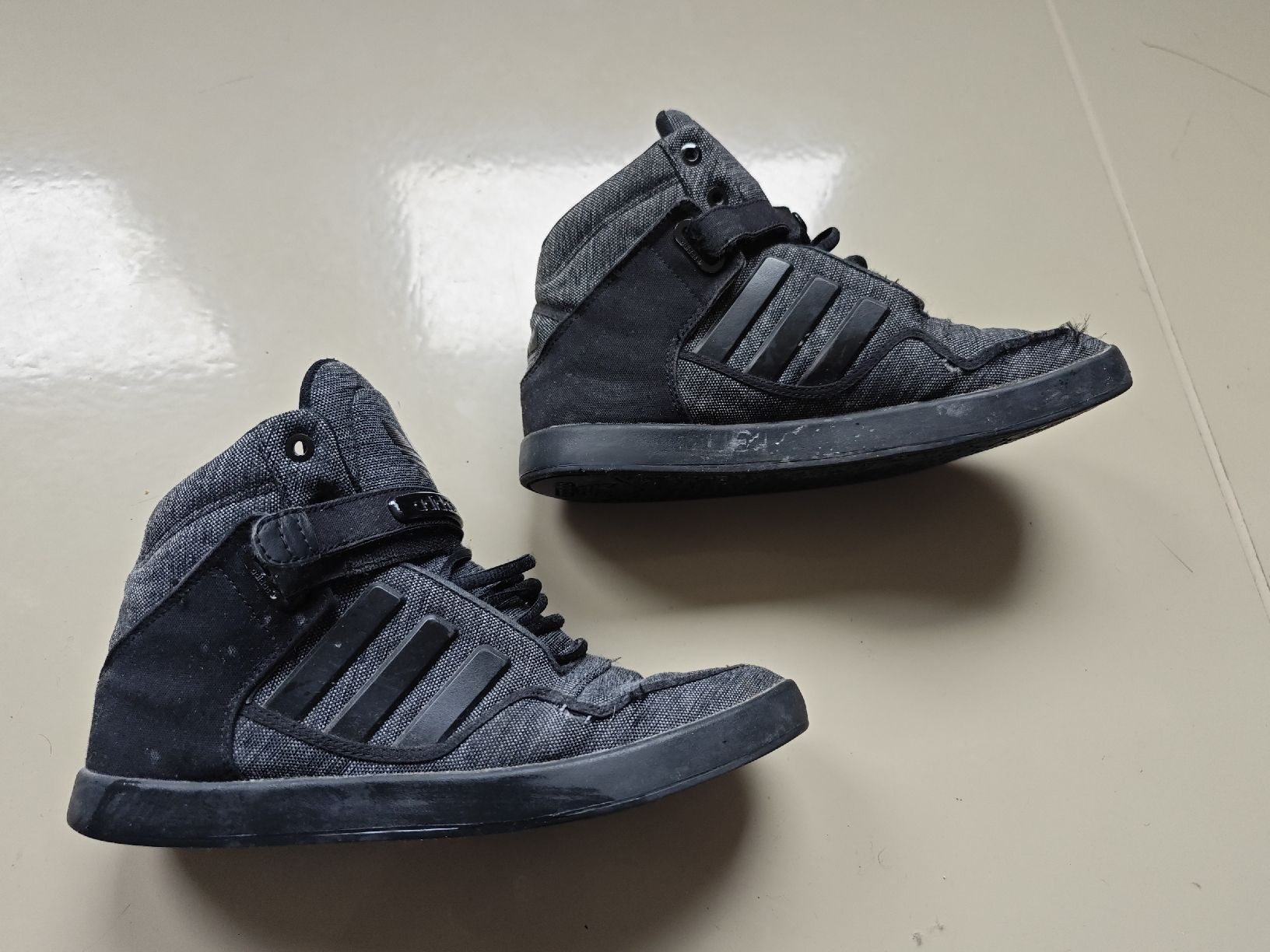Adidas Scarpe da uomo: stylischer Adidas Sneaker Gr. 41 3/4 Schwarz – Usato da Zürich venduto da 456666 2