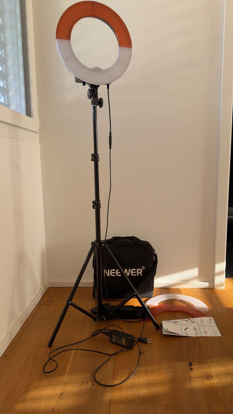 Lampade: NEEWER LED Ringlicht inkl. Stativ, Farbfilter & Taschen – Nuovo (secondo la descrizione) da Sennwald venduto da pressgym 2