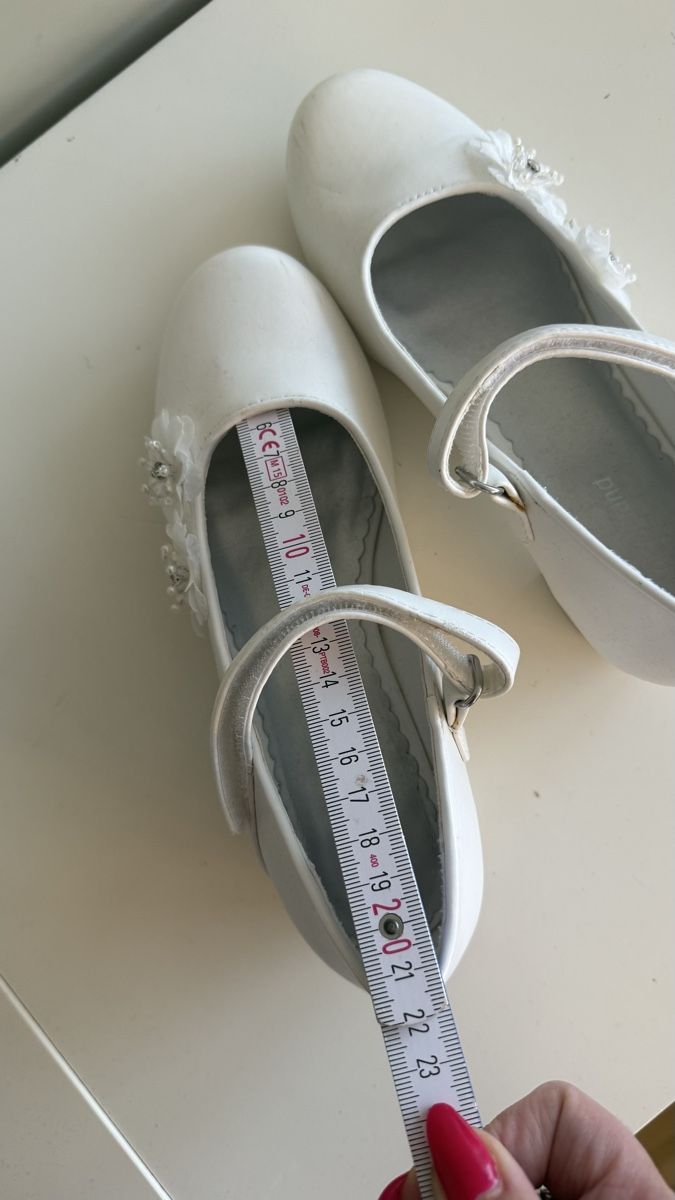 Scarpe per ragazze: Weiße Blumenmädchenschuhe, Größe 33 – Usato da Winterthur venduto da -BeHappy24- 4