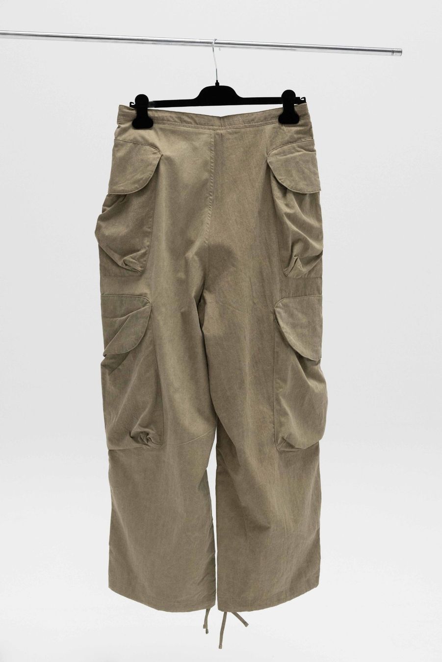 Pantaloni: Entire Studios Oversized Cargo Pants – Usato da Zürich venduto da car_8ggm 1
