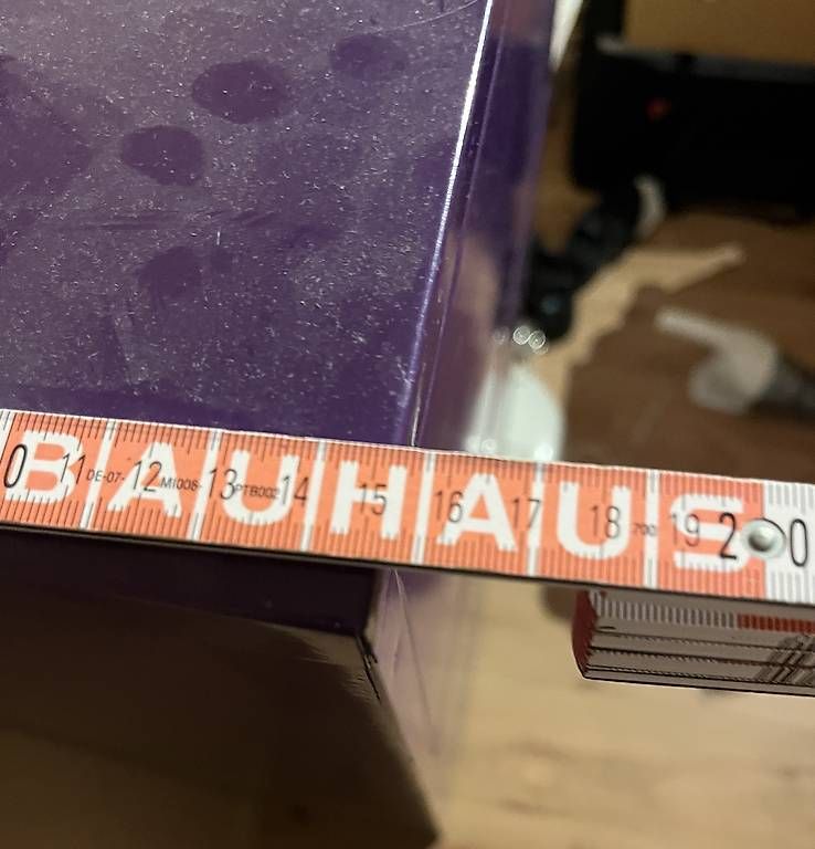 Autoribaltabili: Schmaler violetter Schuhschrank – Usato da Herzogenbuchsee venduto da DC_1978 3