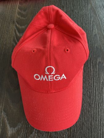 Rote Omega Cap - Sportlich, ungetragen!
