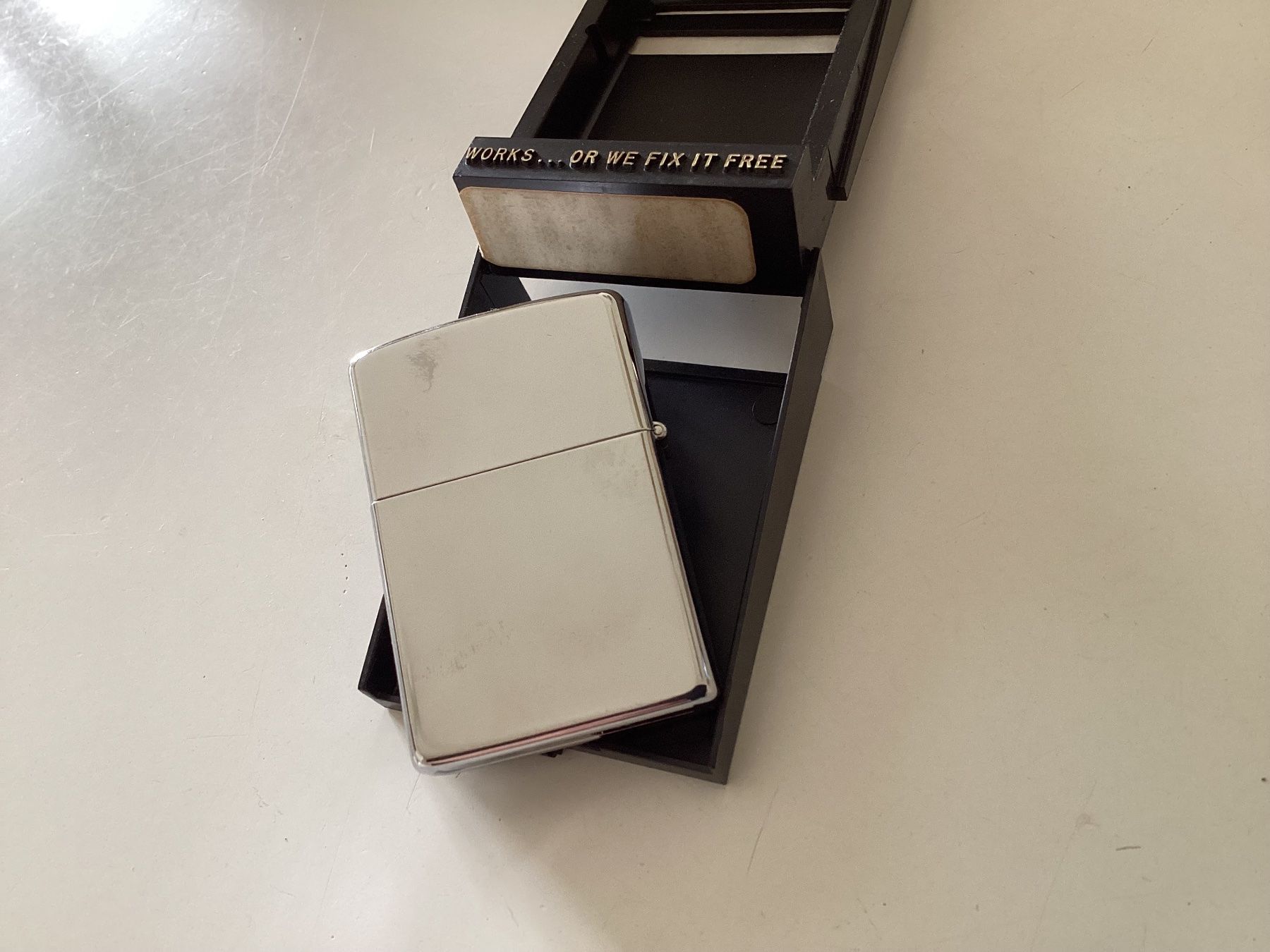 Zippo Accendini: Zippo mit der Abbildung einer Ente. Neu. – Nuovo e nell'imballaggio originale da Vacallo venduto da G1965 4