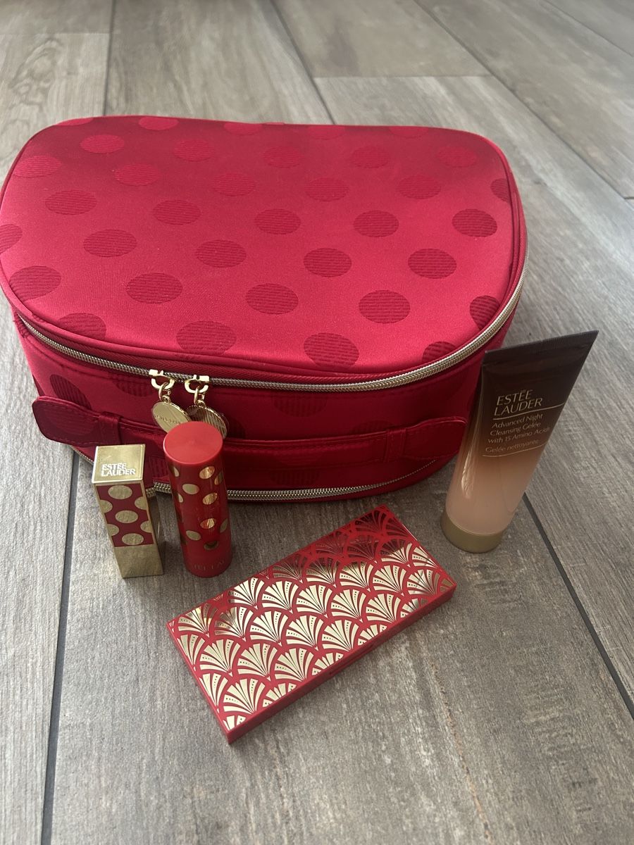 Estée Lauder Make-up: Estee Lauder Make-up Bag and Cosmetics Set – Neu und originalverpackt aus Marin-Epagnier von Kty_1907 8