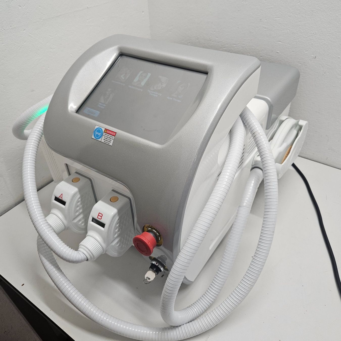 Attrezzature mediche: Professionelles SHR + IPL Gerät mit Zubehör – Usato da Niederdorf venduto da LeptonAG_Labor 1