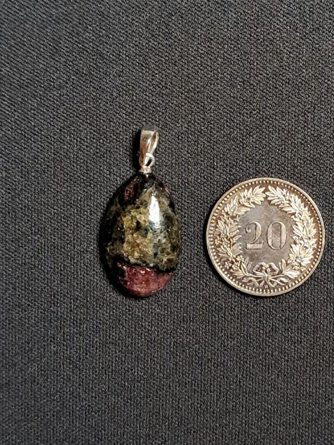 Anhänger: Granat Peridotit aus dem Tessin Anhänger – Neu und originalverpackt aus Richterswil von Viorella 3