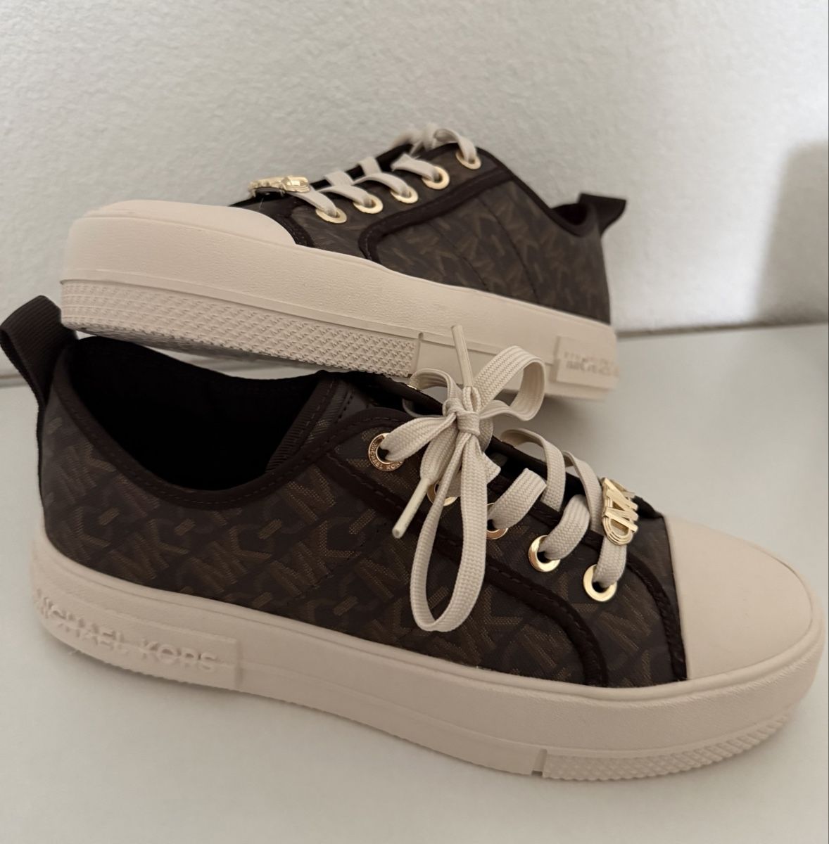 Michael Kors Scarpe da donna: Baskets Michael Kors marron logo – Nuovo e nell'imballaggio originale da Sion venduto da bij_ghy2