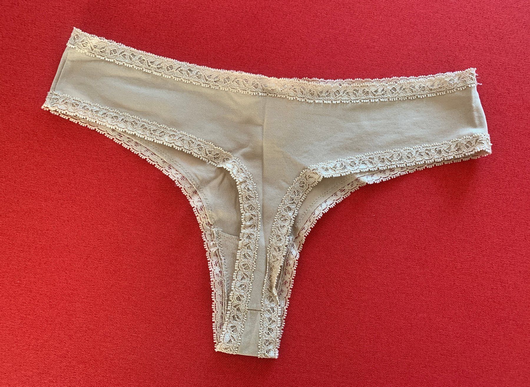 Altra biancheria intima: 2 Tangas und 1 Slip – Usato da Zürich venduto da Tzhkely24 7