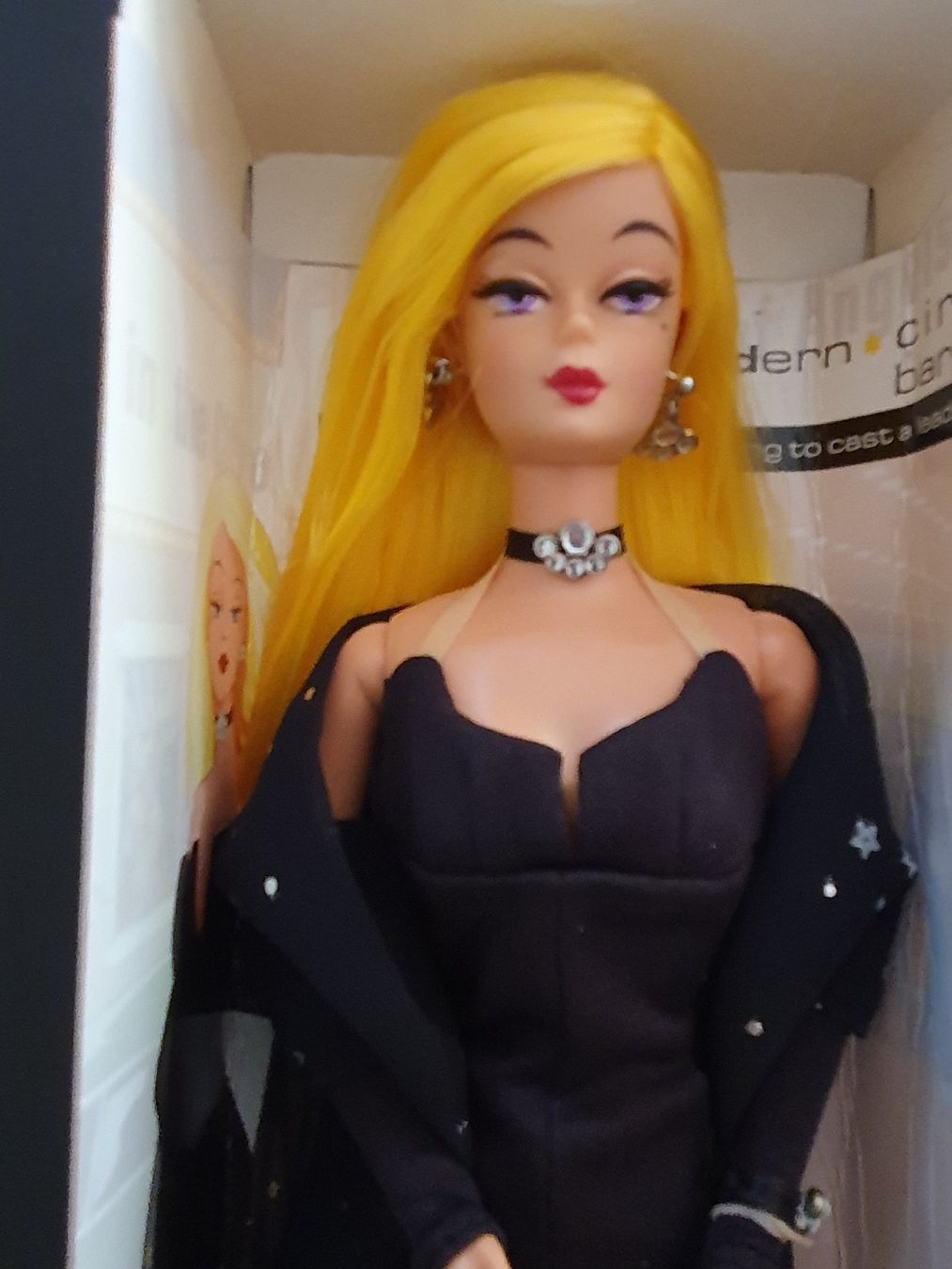 Poupées: 1. Modern Circle Barbie, 2003 – D'occasion à Zürich par summersand 2
