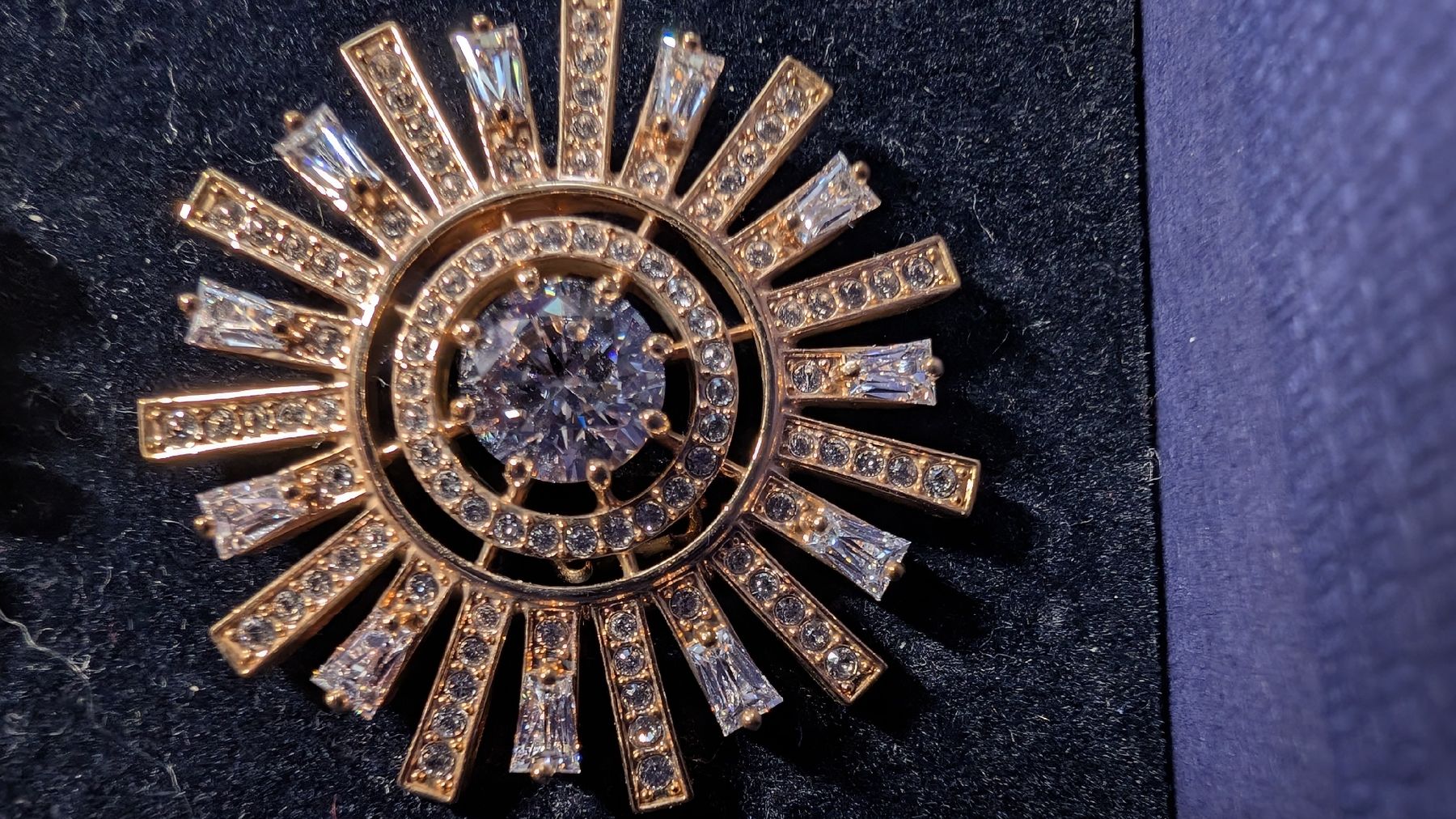 Swarovski Orecchini pendenti & Orecchini a lobo: Boucle d'oreille Swarovski – Usato da Bernex venduto da Natalys 1