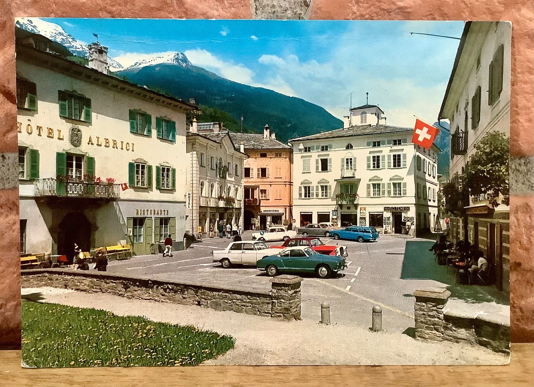 Cartes postales: 1969 - POSCHIAVO Piazza Comunale - Oldtimer & belebt – D'occasion à Root par ENGLAND-TREASURES