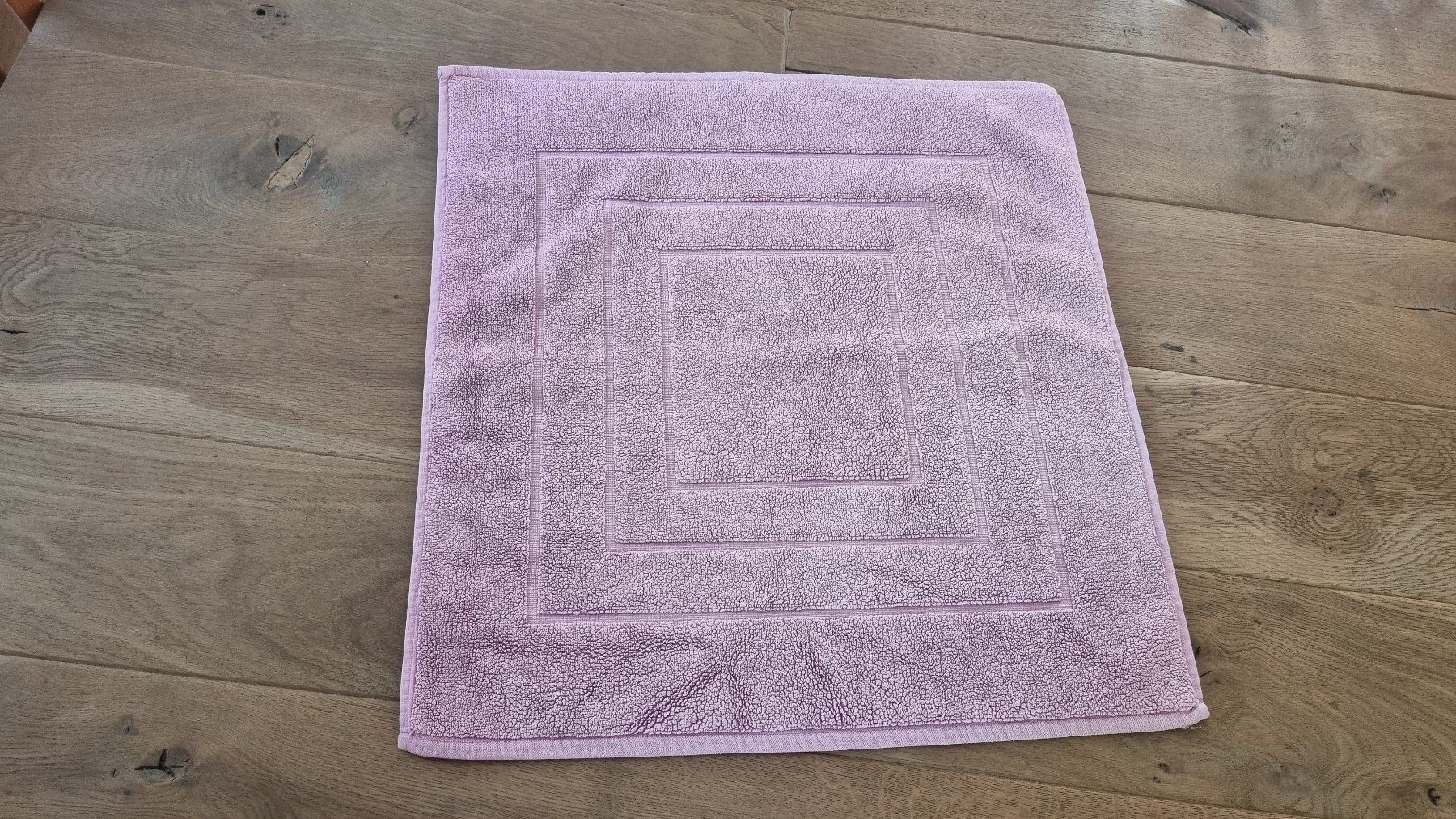 Teppiche: Tapis de douche rose – Gebraucht aus Lavey-les-Bains von Etre-Ange