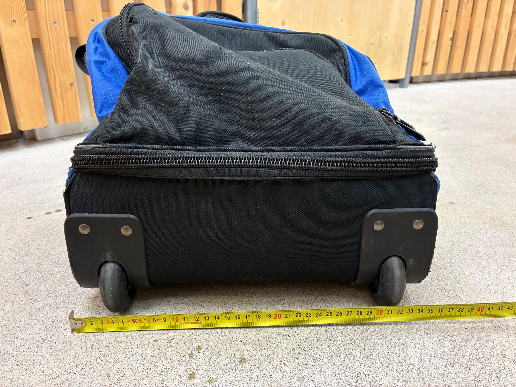 Valigie: Grosse Pulp-Reise-Rolltasche blau-schwarz – Usato da Zürich venduto da leGrenat 4