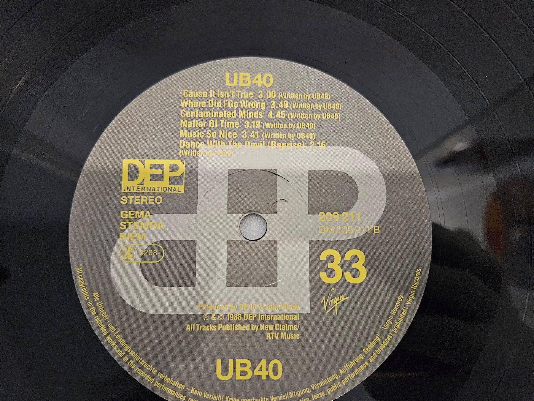 Dischi in vinile: UB40 – UB40 (LP, Reggae) – Usato da Uster venduto da Vinyl-Leidenschaft 6