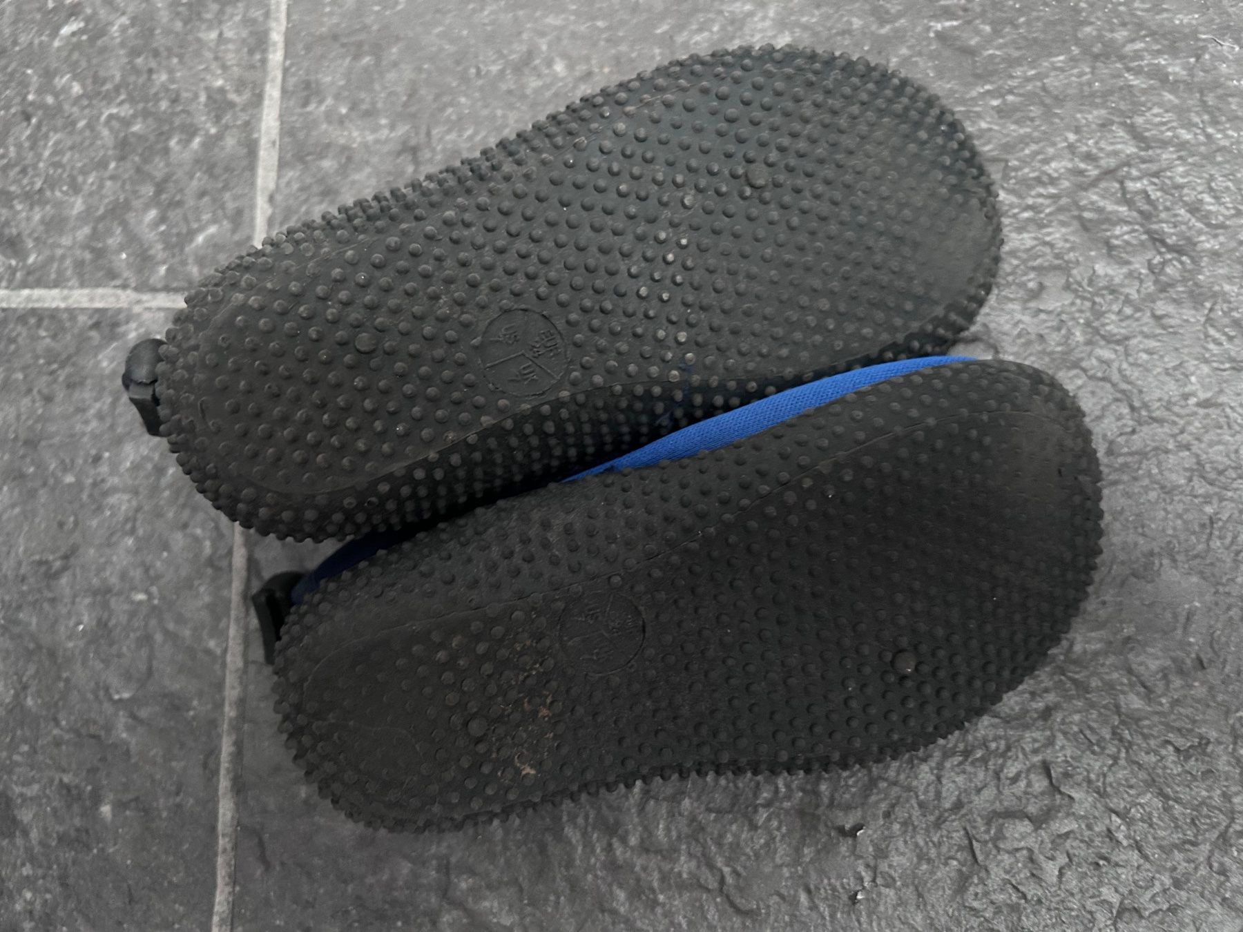 Scarpe da uomo: Bade-/Strandschuhe Gr. 24 – Usato da Winterthur venduto da ela_qbz6 1